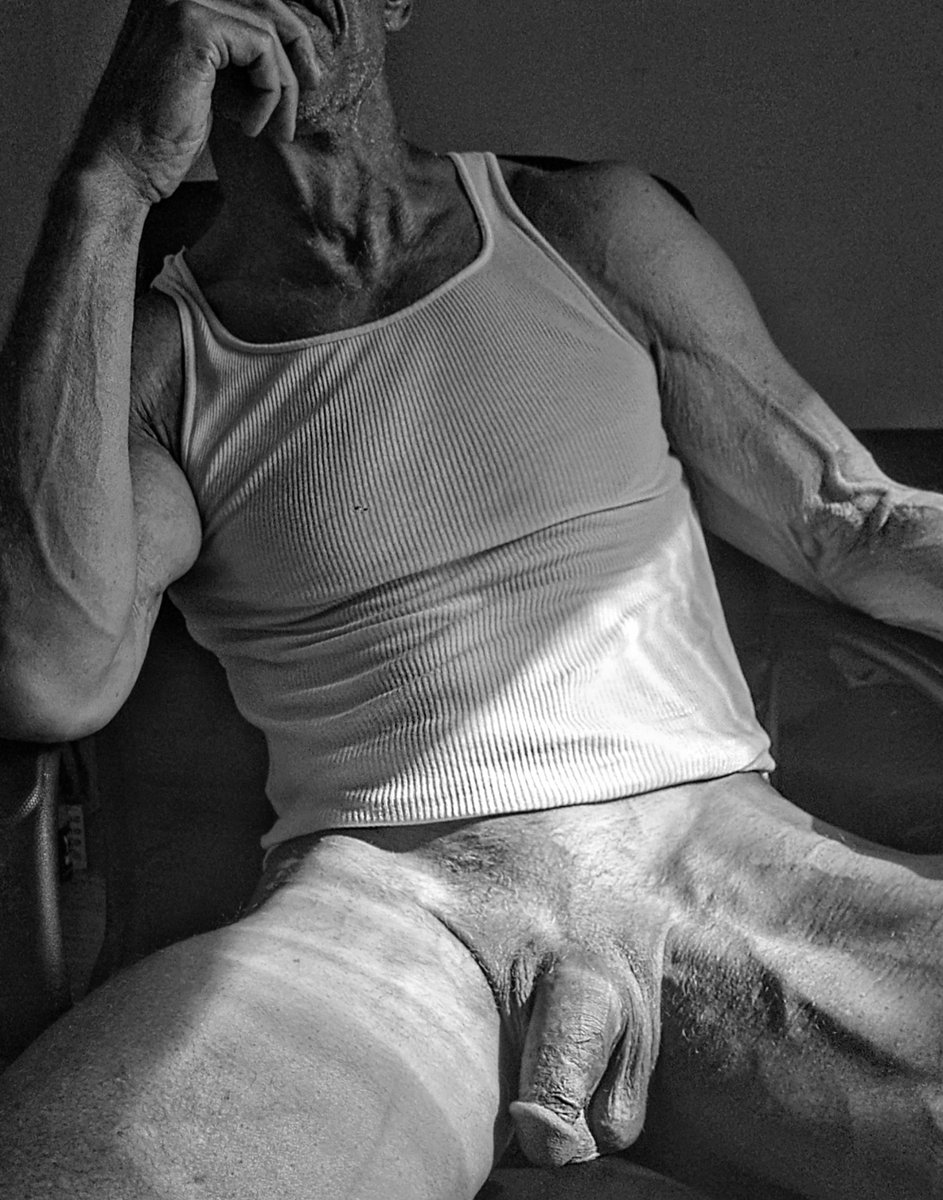 dix_steele's tweet photo. Self Photograph
072022
#muscleworship #maturesexy #muscletop #muscledaddy #musclephotography #eroticphotography #cockworship #eroticart #nudefineartphotography #nudemale #nudephotography #whitetshirt https://t.co/wxwCCEHfd7