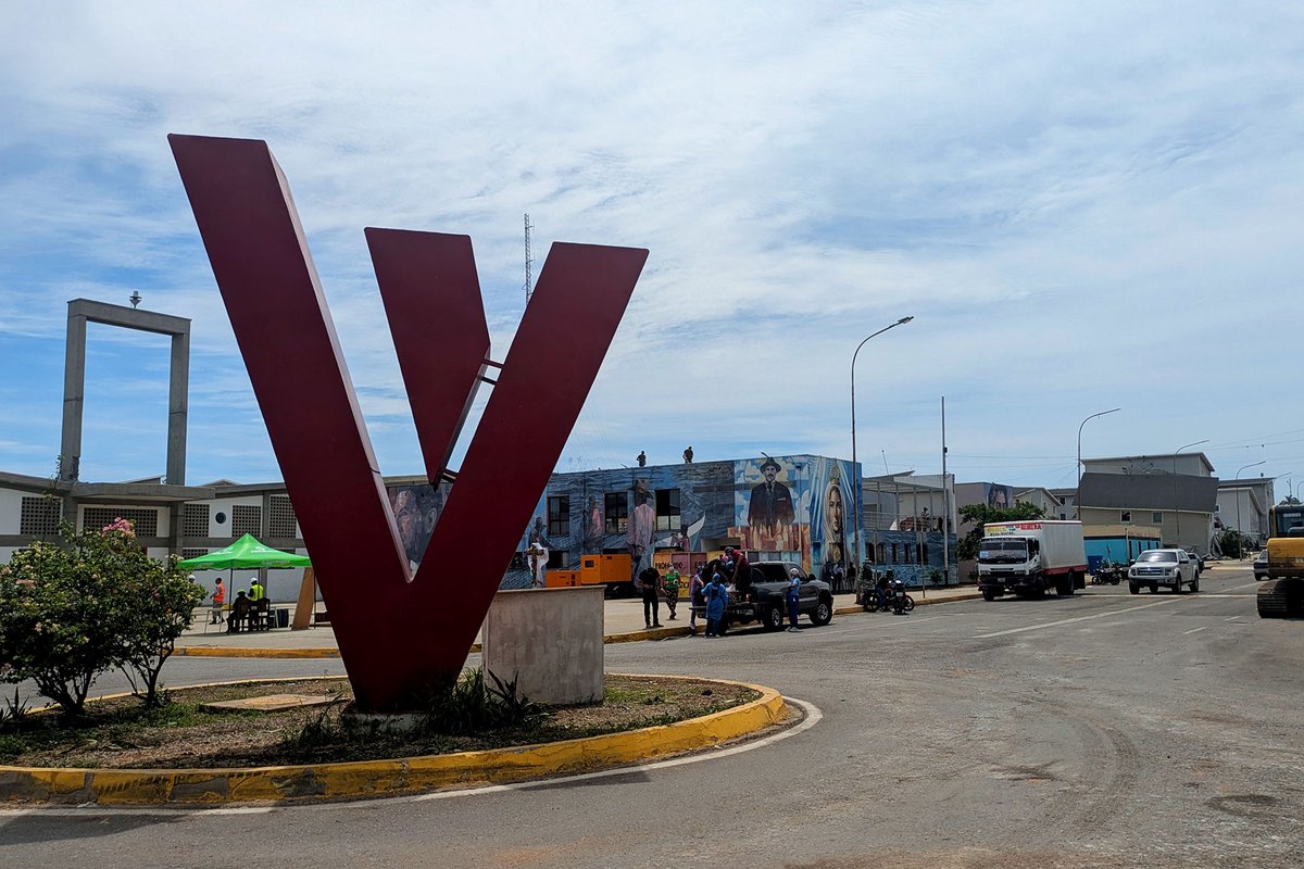 ArmandoInfo's tweet photo. El urbanismo Hugo Chávez, obra emblemática de la Misión Vivienda en La Guaira, fue inaugurada en octubre de 2013. Allí, los sismos causaron el hundimiento de las construcciones en lugar de derrumbarlas. ¿Por qué?👇🏻
https://t.co/ILhZMi2CLR https://t.co/aqDIRyNtnw