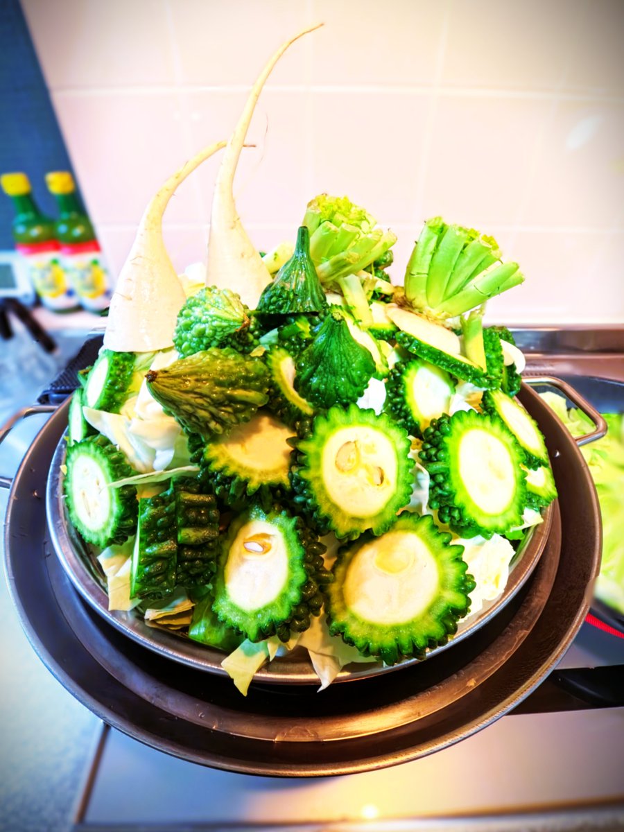 haruhiko_wtb's tweet photo. 遅めのお夕食!夜も夜とて!今日のお野菜たちもめっちゃかわいい仕上がりじゃんかよ!
自然の恵みに深く感謝し、素材をすべて頂きます☺️🌱
#insta360 #wholefood #vegetarian #玄米菜食 #ダイエット https://t.co/KglCG6ggk3