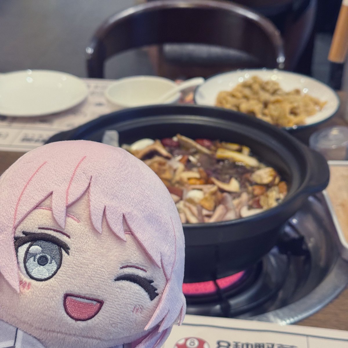 8ki_29_'s tweet photo. around kunming, there is chinas famous mushroom hotpot, where they cook poisonous mushrooms in hotpot and we eat them
uika and anon wanted to try it, so i did too~
the mushroom hotpot was very flavourful!
uika also ordered a mango drink for herself and anon to share~ https://t.co/V6eOJvoARR