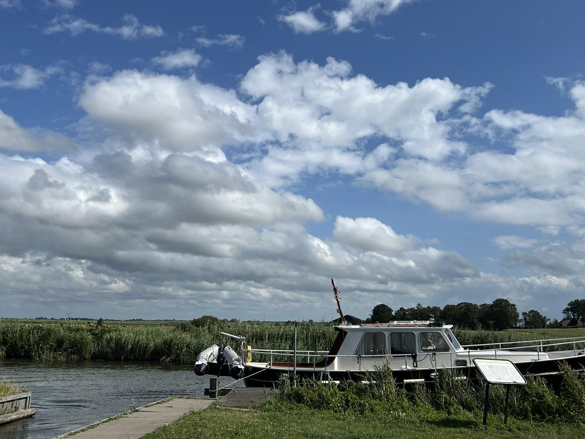 DominikKa16's tweet photo. Anbei ein Himmel, wie er früher auch mal in Deutschland, vor den ständigen #SolarGeoengineering Maßnahmen, ausgesehen hat. Hier aktuell in den Niederlanden. Flugverkehr findet hier ebenfalls statt. In 🇩🇪 nur noch ohne den @wef Dienern der Kartellparteien möglich. https://t.co/QiU1rL7azm