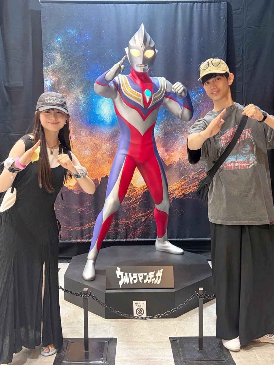 kensuke_mr6's tweet photo. アサヒとウルサマ参戦！！！

今年もたくさんの
『がんばれーー！！』を
感じてきたので
暑い夏を乗り切れそうです！！

とりあえずオメガと握手しておきました！

#ウルサマ https://t.co/HYhA3Iu2XC