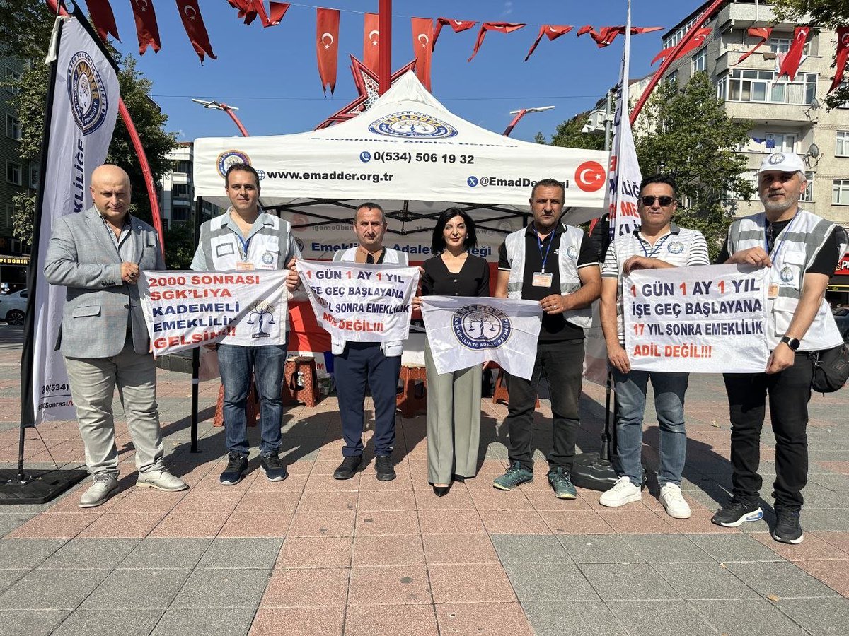 EmadDernegi's tweet photo. 📢 EMADDER İSTANBUL SULTANGAZİ TEMSİLCİLİĞİ

🟠 SULTANGAZİ DEĞER PARTİSİ

@deger_partisi
@avspar
@Neslihanlvntgl
@cuneyitisik08

26 Temmuz 2026 Pazar günü gerçekleştirdiğimiz stand ve broşür etkinliğimizi; Değer Partisi Sözcüsü Sayın Neslihan Leventoğlu, İstanbul İl Başkanı Sayın Kamil Durak, Basın ve Medya Sorumluları Sayın Cüneyt Işık ile Sayın Enes Taha Aksakal ve parti yönetim kurulu üyeleri ziyaret etti.

Nazik ziyaretleri ve kademeli emeklilik mücadelemize verdikleri kıymetli destek için, Genel Başkan Sayın Av. Selahattin Par’ın şahsında Değer Partisi teşkilatına teşekkür ediyoruz.

Emeklilikte Adalet Derneği

@EmadDernegi
@EMADDER_KADEME
#KademeSusmayacak
