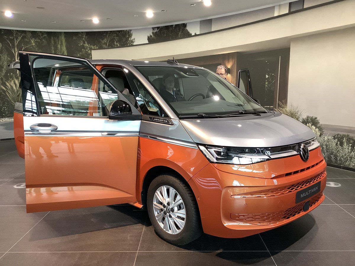 AMI_M35's tweet photo. 待ち望んだ「Nutzfahrzeuge Pavilion」ではT7 Multivanが出迎え
じっくり見るのは初めて
#AUTOSTADT
#VWNutzfahrzeuge https://t.co/XTXeCKj0PL
