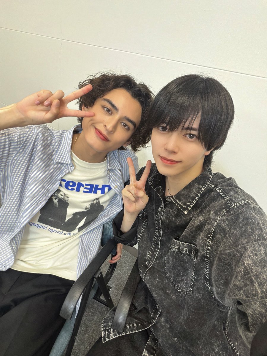 takeru_minato's tweet photo. 「たけるーむ」ありがとうこざいました！
Sionくんと会えて嬉しかったし、
めっちゃ盛り上がった😆

ジェスチャーゲームで皆さんもたくさん当ててくれて天才でした！
次回も楽しみにしててね！

アーカイブはこちらから！
https://t.co/oApg5MsKam https://t.co/cN1ggmISGn