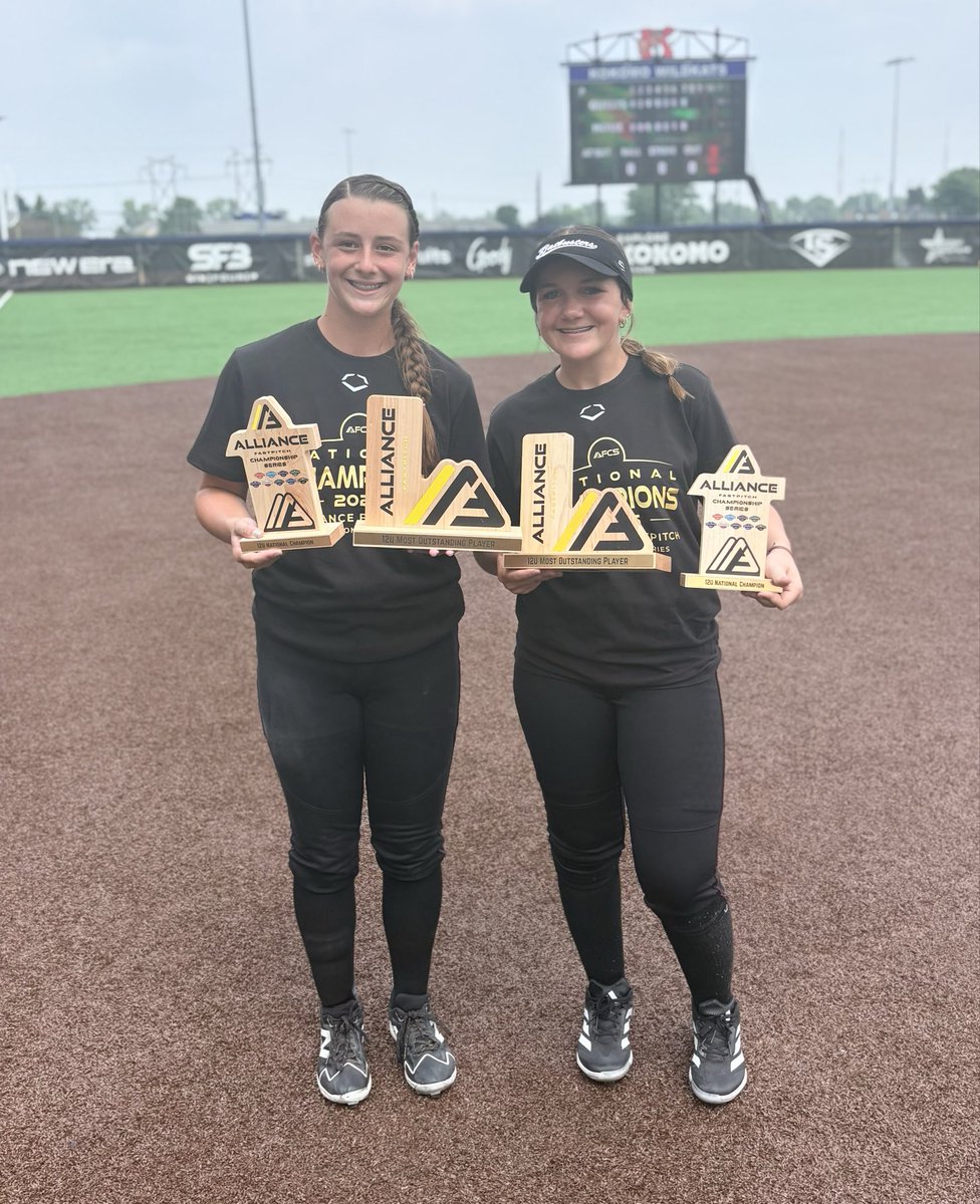 ejezowski2031's tweet photo. Alliance Tier 1 National Champs! What an amazing year capped off with a national championship with my team @OCBB_SA_2013 led by @TonySerna15  honored to share the  M.O.P award with our stud pitcher @ellaiacenda I can’t wait to get back out on the dirt in the fall https://t.co/Ak9qzkkaJ3