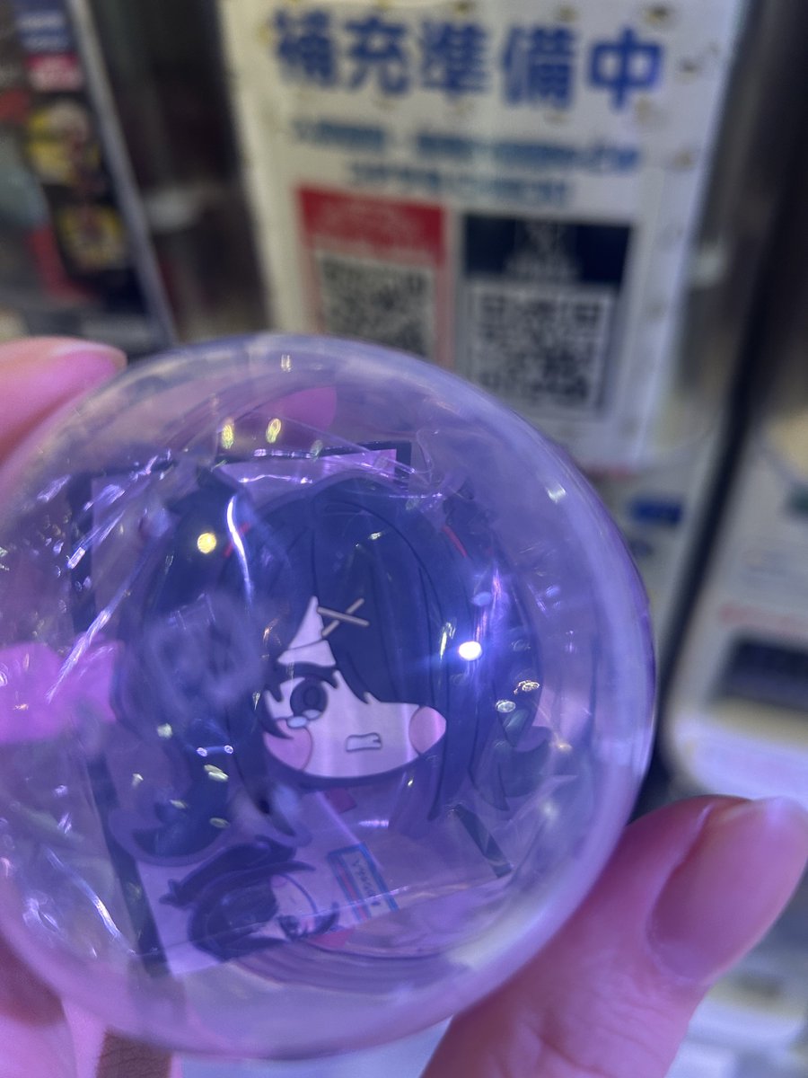 idea427's tweet photo. ニディガの前髪クリップ見つけて回してきたよ！
涙浮かべたあめちゃんが出た　かわいいね https://t.co/r1pSFcURgd