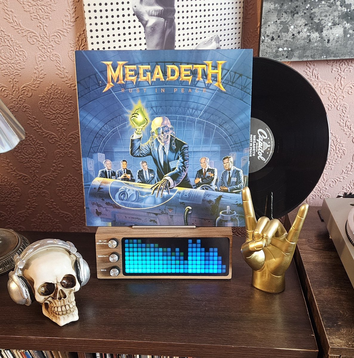 VinylHaggis's tweet photo. It feels like a Megadeth Monday kind of day! Today's spin is 'Rust in Peace' 🔥🎸🤘

#vinylcollection #vinylcommunity #nowspinning #recordoftheday #megadeth #rustinpeace https://t.co/1xuGSGpRMG
