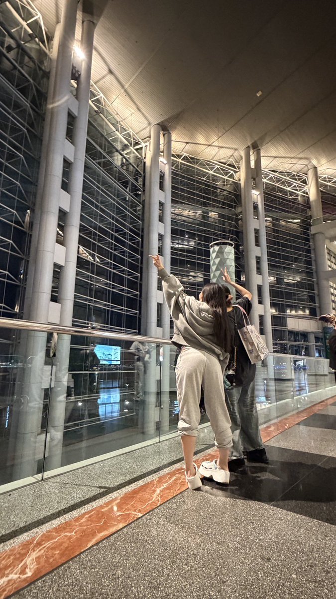 kuroha142's tweet photo. 明日の #ACGHK2026 
くろはと桜井のサークルスペースはCF22/23です！！！
サークルスペース滞在時間は11時〜14時まで🖤
ステージ出演が終わり次第サイン会もあります🌸
(2人揃ってスペの記載忘れてました) https://t.co/JexFRG4evv