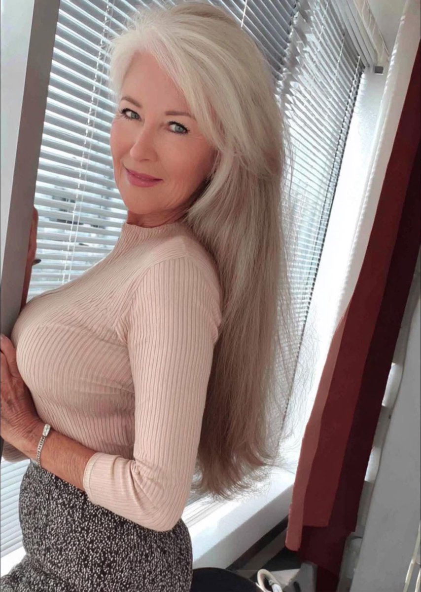 abreen_fatima77's tweet photo. 48 years old, single... would you try? Yes or no https://t.co/kOrvw4Nt6o