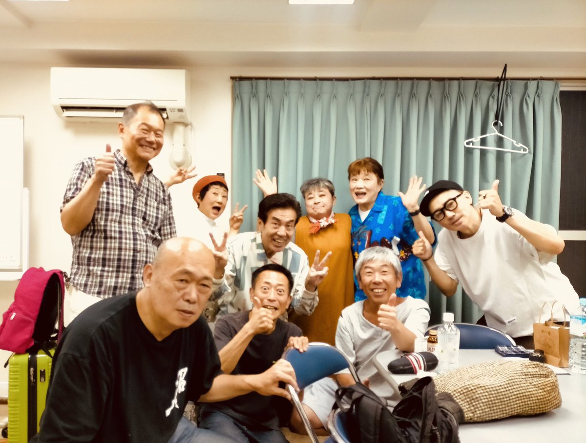 iwaigawa0707's tweet photo. いやー、笑ったなぁ…
#ちょっと昭和なヤングたち 106
こう毎回だと嘘みたいに聞こえるけど今回もまぁ神回✨
全ての出演芸人、お客さんに感謝！
へらちょんぺ御大で腹ちぎれるほど笑ったわ…
37年ぶり小中の同級生と珍しく居酒屋行ったら何とねづっちご一行！！
次回107は9月28日（月）来てね🤓 https://t.co/gCxOHXchgV