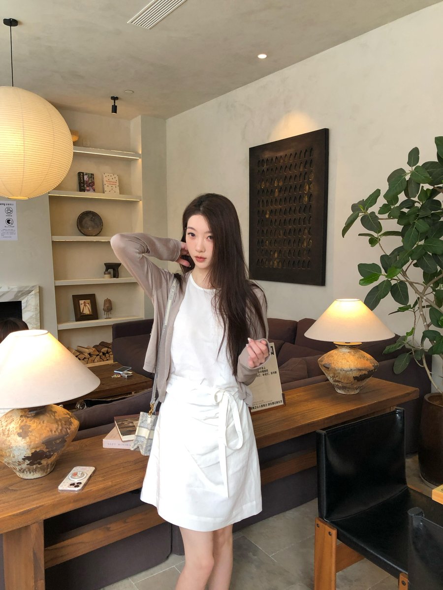 specialweek0328's tweet photo. 少吃真的会饿🦐
#状态满满 #ootd https://t.co/Srr1n2xvGt