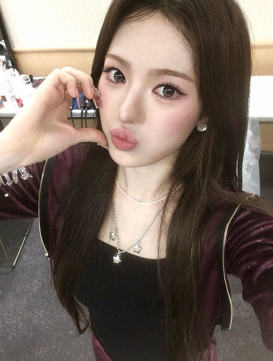 Lceesui's tweet photo. to those who've been waiting patiently for Kkyupbin, here's a close-up to make your day a little softer. now it's your turn to show me your cutest pose. ♡ https://t.co/RbQ8wRmnpS