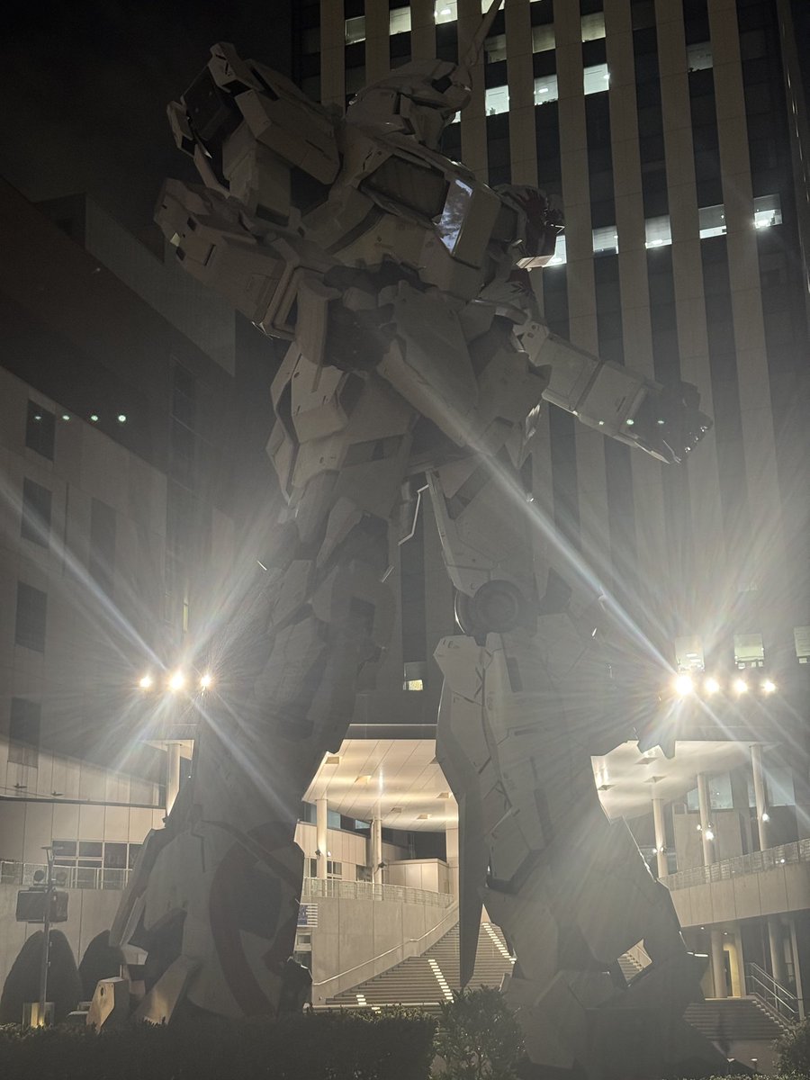 tundra_k's tweet photo. 多分これで最後になる実物大ユニコーンガンダム観覧

8年の間ご苦労様でした https://t.co/7UVZuqqHRy