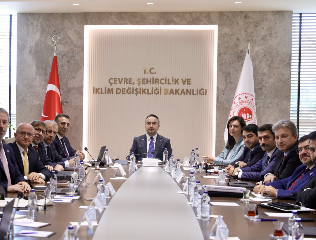 burakdemiralptr's tweet photo. #COP31 hazırlıklarımızı, Birleşmiş Milletler İklim Değişikliği Çerçeve Sözleşmesi (UNFCCC) Konferans İşleri Direktörü Sayın Wasim Mir ve Birleşmiş Milletler yetkilileriyle gerçekleştirdiğimiz çevrim içi toplantıda kapsamlı şekilde ele aldık.

Antalya’da düzenleyeceğimiz COP31’in; güçlü koordinasyonu, etkin organizasyonu ve somut sonuçlarıyla iklim diplomasisine yön veren bir zirve olması için hazırlıklarımızı kararlılıkla sürdürüyoruz.
@csbgovtr 
@turkiyecop31