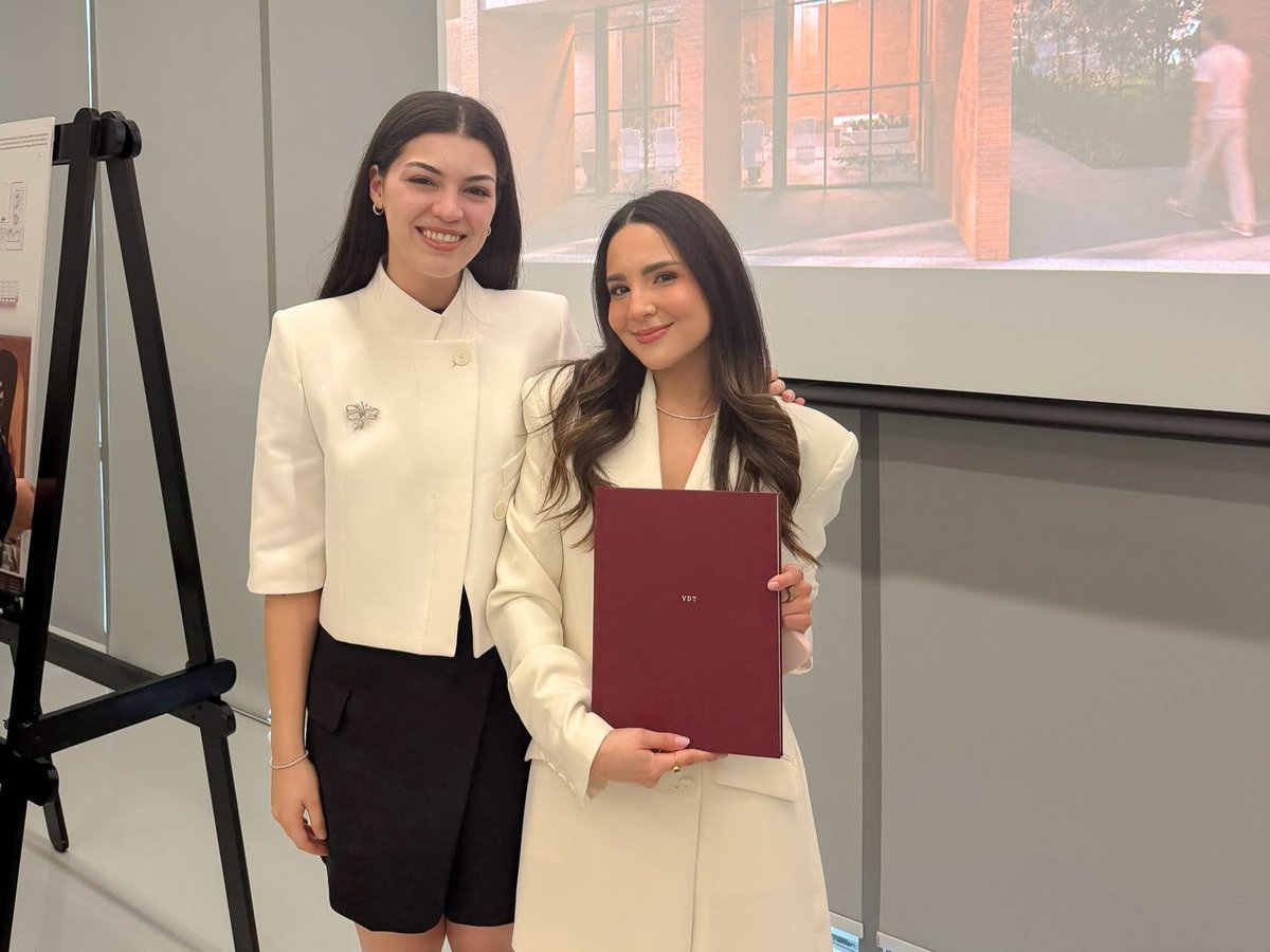 ExaUDEM's tweet photo. 🏡✨ Orgullo #ExaUDEM.  

Montserrat Rodríguez Morcos y Sofía Maldonado Lozano, generación Primavera 2026, presentaron un proyecto arquitectónico con impacto social para apoyar a jóvenes en su transición hacia una vida independiente.  

¡Muchas felicidades! 💛 https://t.co/IBnf37sYg3