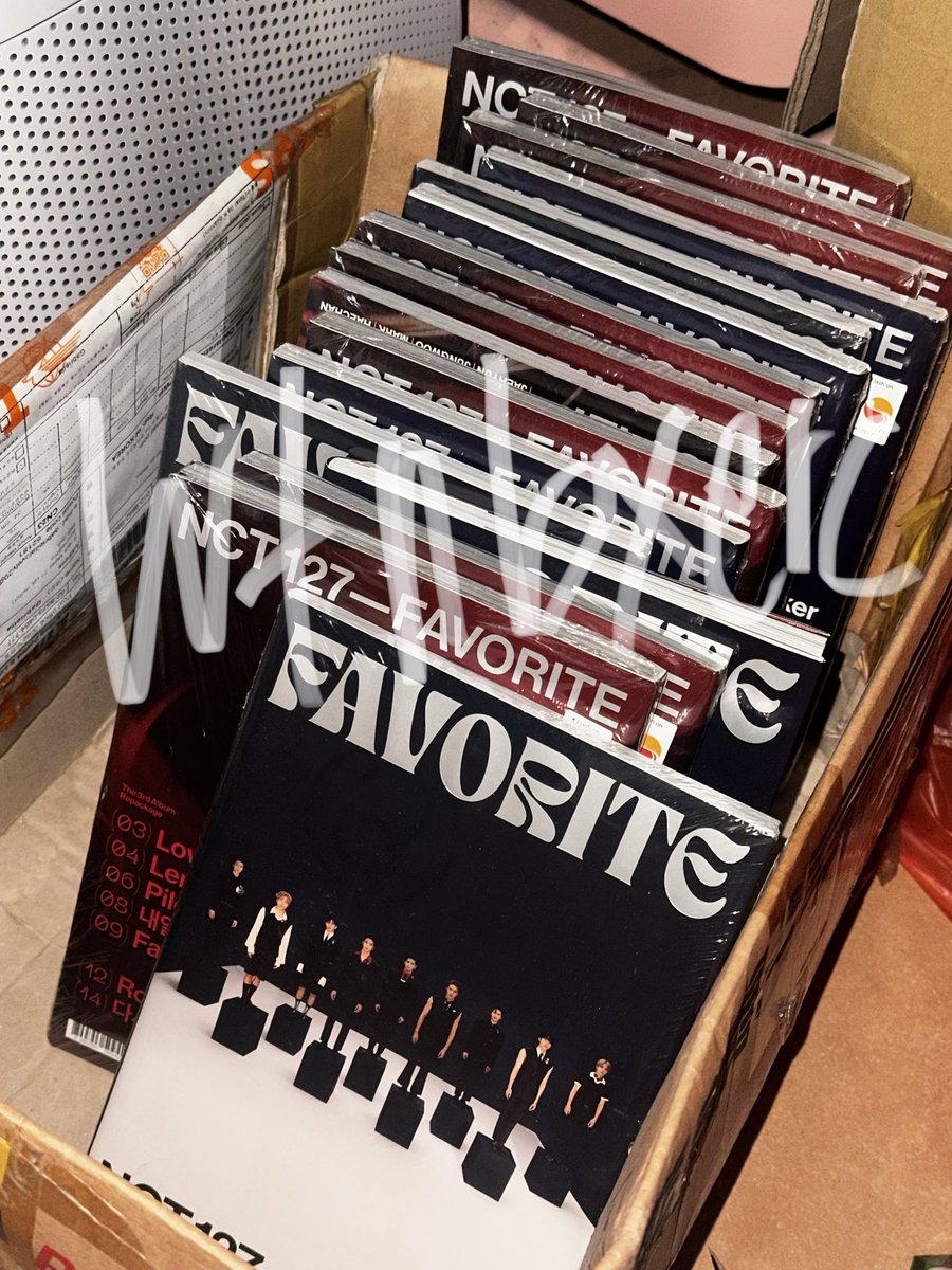 wtnbxerc's tweet photo. hii gais aku mau clearance sale album nct 127 favorite sealed yaa ada all versi🙇🏻‍♀️

price 50k/album 
TnC di pic yaa💖
harga jangan di jadiin patokan ya 🫪✌🏻

t. wts lfb album sealed favorite classic catharsis https://t.co/zFLxx35tSh