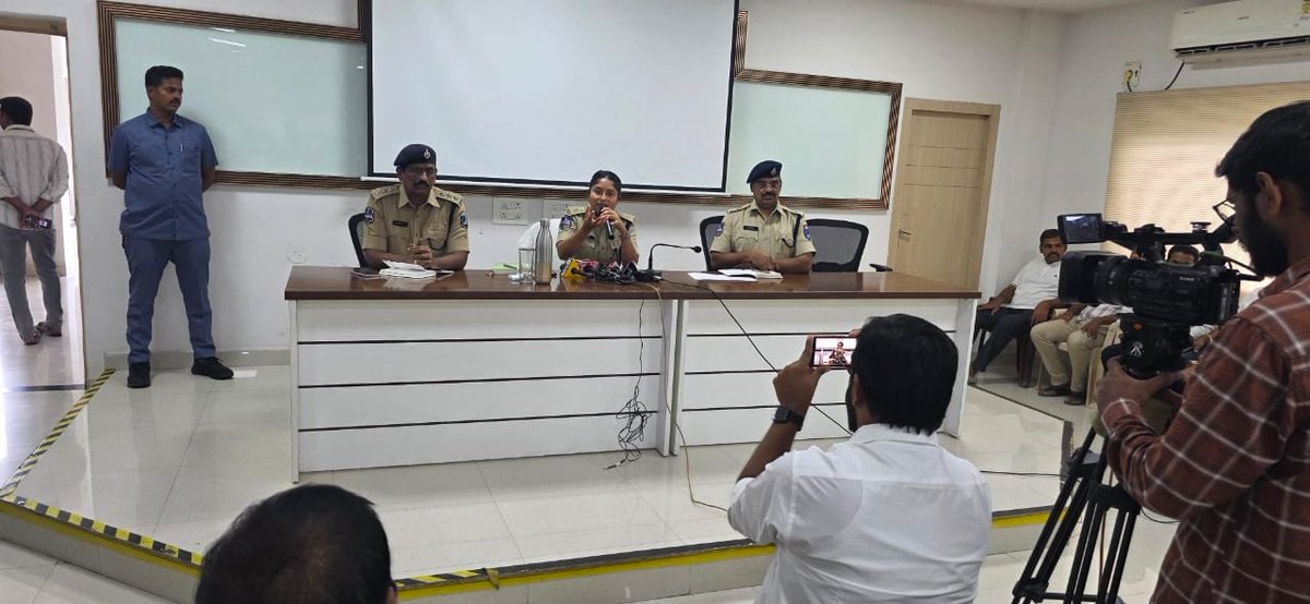 DcpKukatpally's tweet photo. Conducted a meeting with hostel owners after a recent decoy operation exposed serious security lapses. Instructed them to maintain 30-day CCTV footage, visitor registers, deploy trained Security Guard, closely verify 1–2 day stay guests &amp; immediately report suspicious activities. https://t.co/aNxcFndWQB