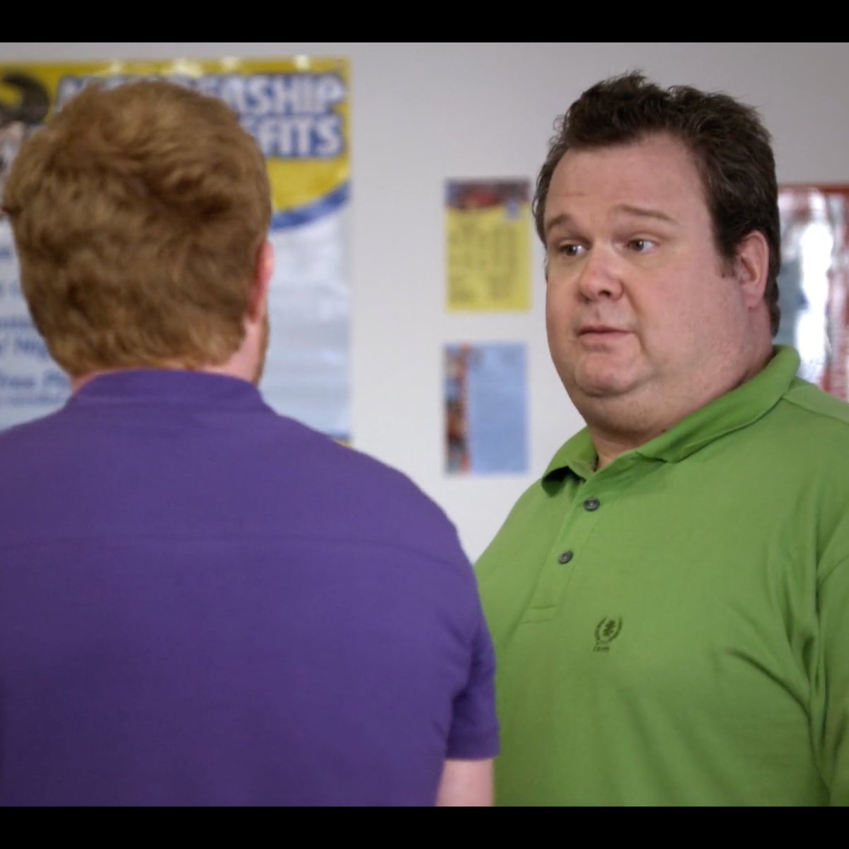 _ariesaris3's tweet photo. watching modern family again for the nth time and ofc i see #them everywhereeee the colors of my national flag https://t.co/PjAPyskmzI