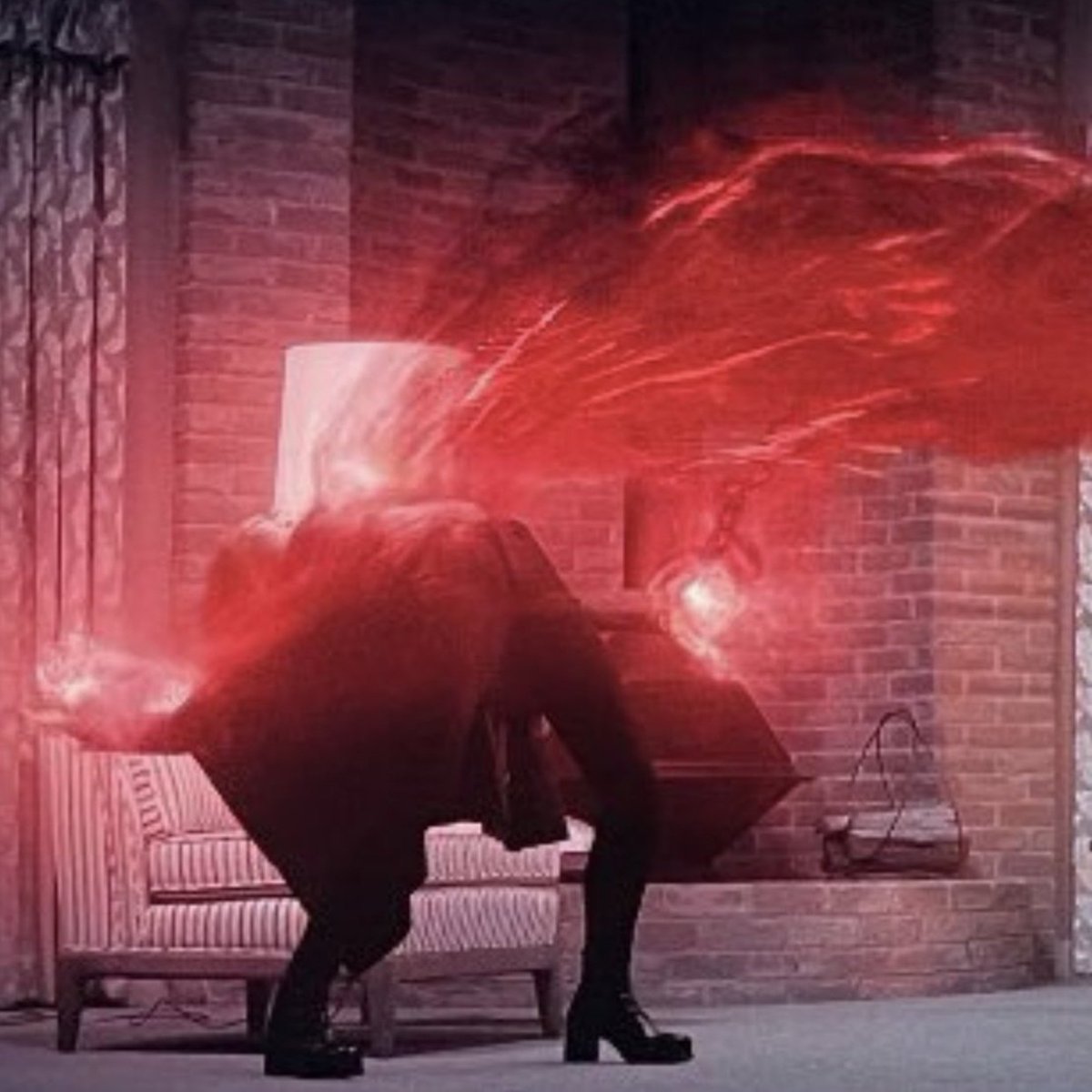 thelizzieaholic's tweet photo. Your back gets flexible like that when you're used to carry the whole mcu there https://t.co/L47GeCmi7O