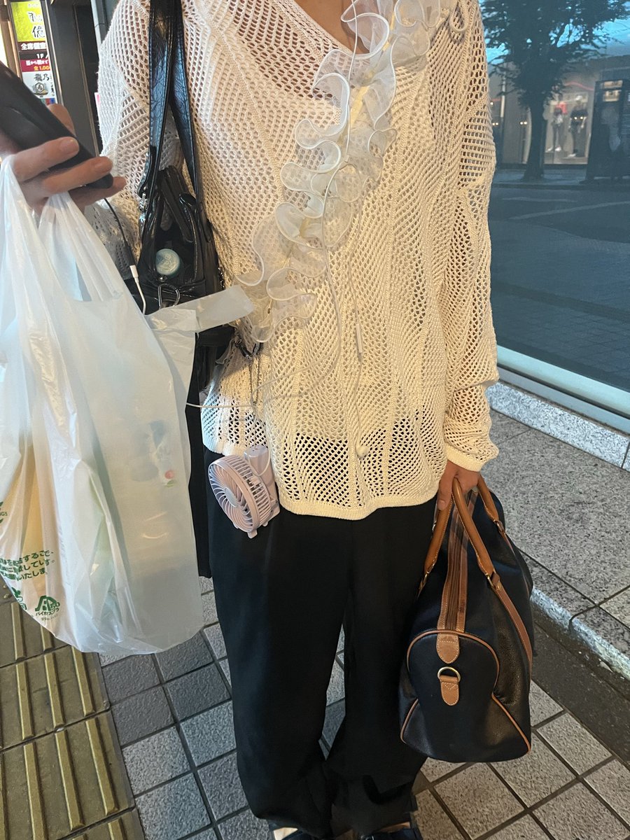 kuj0_'s tweet photo. 今日の荷物持ち👜 https://t.co/lnIGO2jUpb