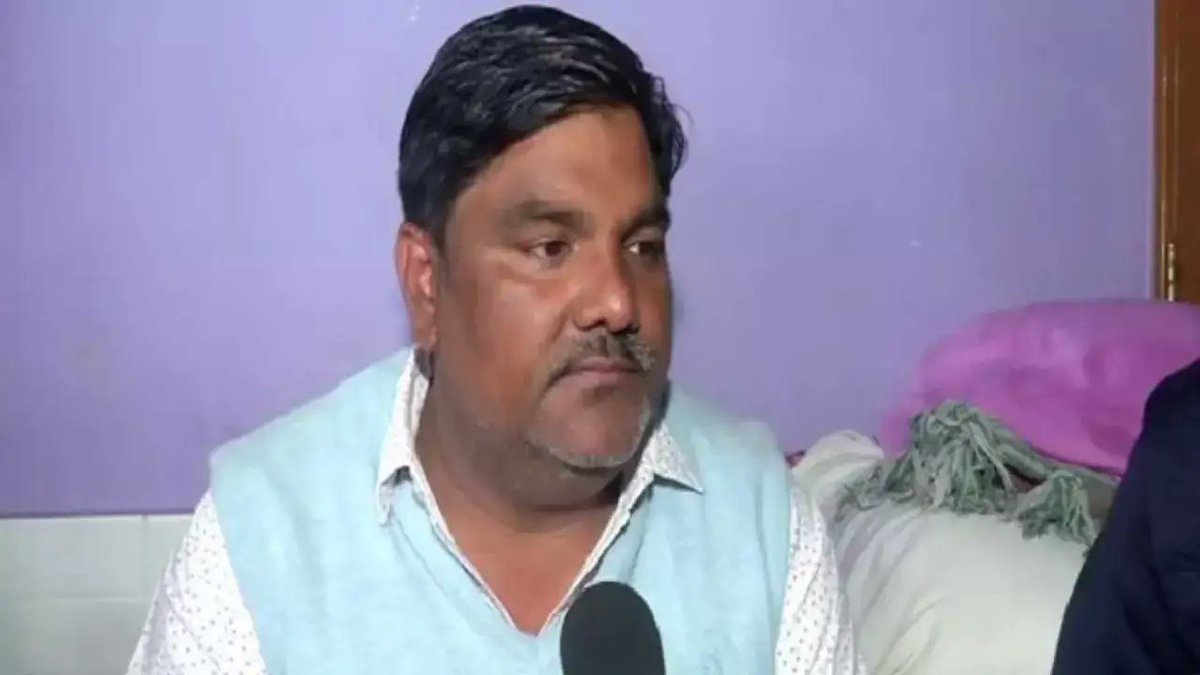 sanjoychakra's tweet photo. Delhi Police has sought the death penalty for former AAP councillor Tahir Hussain and other convicts in the 2020 murder of IB staffer Ankit Sharma, calling the killing "heinous" and saying the accused "turned into butchers."

Ankit Sharma was murdered during the North East Delhi riots in 2020. The court has also convicted others accused in the case, including Nazim, Kashim, Anas, and Javed, for murder, kidnapping, promoting enmity, and rioting. 

The prosecution told the court that Sharma suffered 51 injuries, including seven fatal wounds and 16 caused by sharp-edged weapons, reflecting the "rarest of rare" nature of the crime.

Ankit Sharma’s body was thrown into the Khajuri Khas drain near a mosque in the Chand Bagh pulia area.
From @TimesNow 
#DelhiRiots2020 

The following people supported Tahir Hussain-
Vishal Dadlani, Rana Ayyub, Javed Akhtar, Amanatullah Khan, Ajaz Ashraf, Congress Leader Imran Masood, Swara Bhasker, AAP Leader Amanatullah Khan, Ravish Kumar,Rajdeep Sardesai
and others.