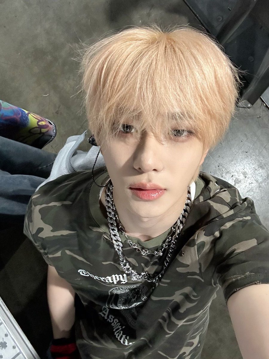 ttyeogi's tweet photo. 아 나는 얼굴은 다른 아이돌들에 비해서 좀 부족하다 https://t.co/8MOpnPjlRS