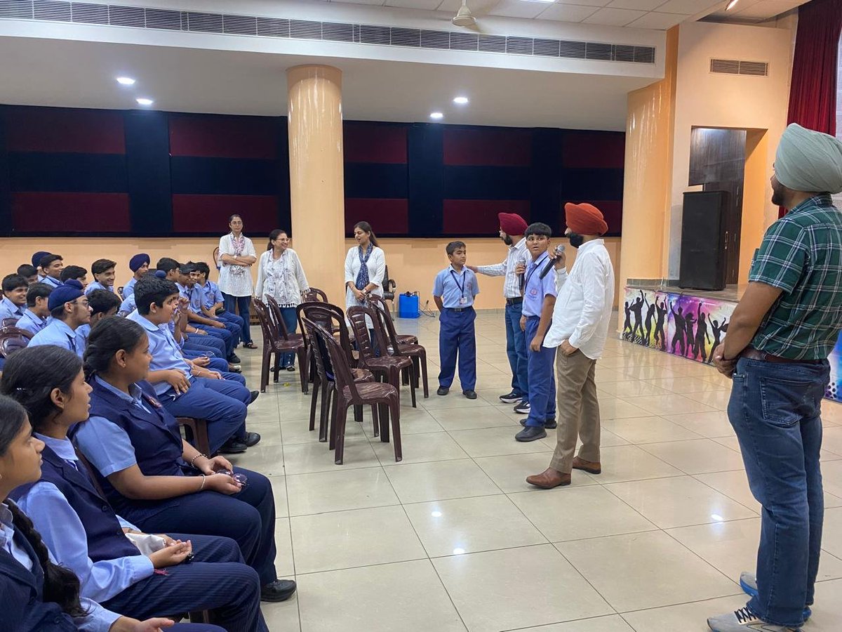 CSLDH0161's tweet photo. 🦟 ਡੇਂਗੂ ਨੂੰ ਰੋਕਣਾ ਸਾਡੀ ਸਾਂਝੀ ਜ਼ਿੰਮੇਵਾਰੀ ਹੈ!

 ਡੀ.ਡੀ. ਜੈਨ ਸਕੂਲ, ਕਿਡਵਾਈ ਨਗਰ ਵਿਖੇ ਸਿਹਤ ਵਿਭਾਗ ਦੀ ਮਾਸ ਮੀਡੀਆ ਵਿੰਗ ਅਤੇ ਐਂਟੀ ਲਾਰਵਾ ਟੀਮ ਵੱਲੋਂ ਡੇਂਗੂ ਜਾਗਰੂਕਤਾ ਸੈਸ਼ਨ ਕਰਵਾਇਆ ਗਿਆ

💧 ਹਰ ਸ਼ੁੱਕਰਵਾਰ - ਡੇਂਗੂ ਤੇ ਵਾਰ ਮੁਹਿੰਮ ਤਹਿਤ ਪਾਣੀ ਵਾਲੇ ਭਾਂਡੇ ਖਾਲੀ ਕਰਕੇ ਸਾਫ਼ ਕਰੋ

 ਸਾਫ਼ ਆਲਾ-ਦੁਆਲਾ = ਡੇਂਗੂ ਤੋਂ ਬਚਾਅ https://t.co/nwUCI9e0Qd