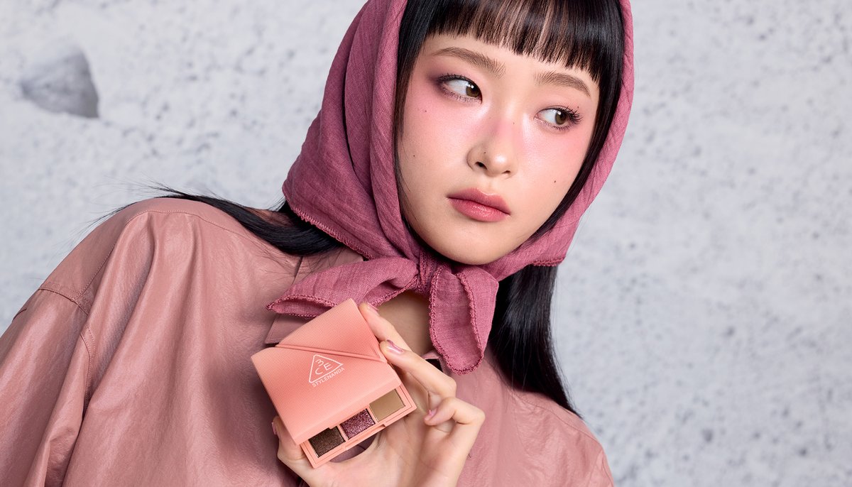 3ceth_official's tweet photo. BEST NEUTRAL #ALLDEF 🍒⊹˚
ใครอยากบิ๊วหน้าก่ำๆ ต้องหยิบสีนี้! ไม่หวานหรือเปรี้ยวเกิน ดูมีมิติกำลังดี แบบนี้ต้องมีติดบ้านแล้ว 🙂↔️
#MULTIEYECOLORPALETTE #พาเลทตาตลับผ้า3CE #3CEEye #3CETH https://t.co/xumrKnPGjZ