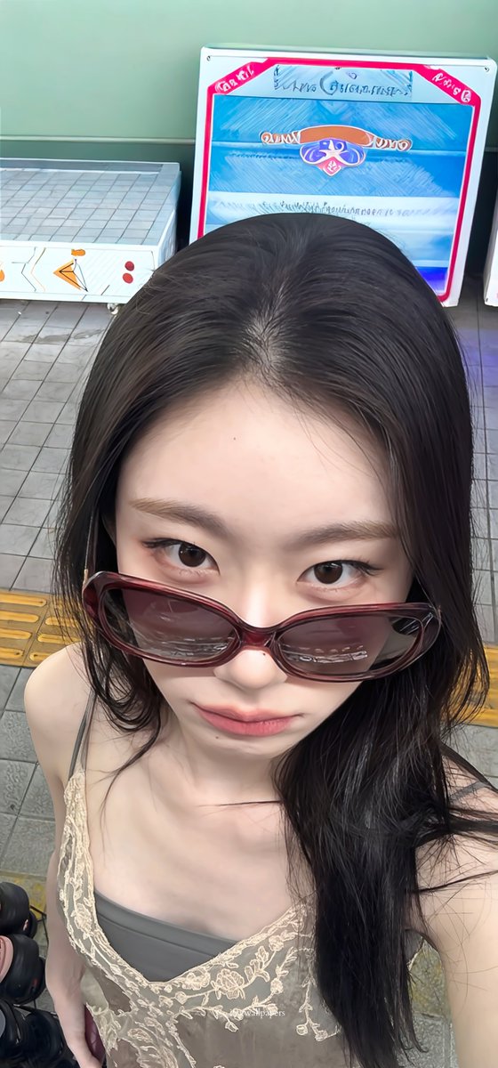 _itzywallpapers's tweet photo. ⋆. ୨୧˚⋆ ┃itzy #chaeryeong wallpapers (4K) https://t.co/VwLwKBWL28