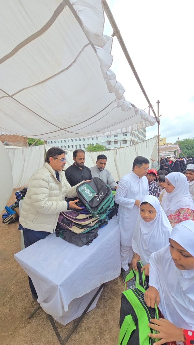 balala_ahmed's tweet photo. Distributed educational kits to students of Government Urdu Medium Schools at Darussalam under the guidance of our President Barrister Asaduddin Owaisi Sahab @asadowaisi 
AIMIM (@aimim_national )
remains committed to supporting education and empowering students with the resources they need for a brighter future. 📚🌿 #AIMIM #Education #Hyderabad