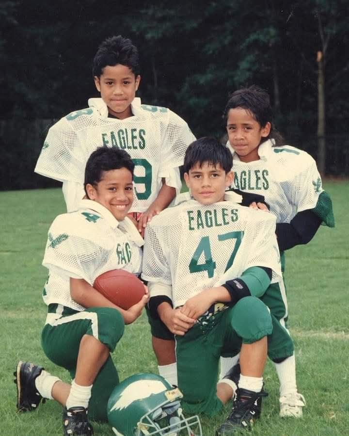 TheSquaredTimes's tweet photo. An old photo of Roman Reigns with The Usos and Solo Sikoa as kids.❣️☝️ https://t.co/5Xv1u1cD2A