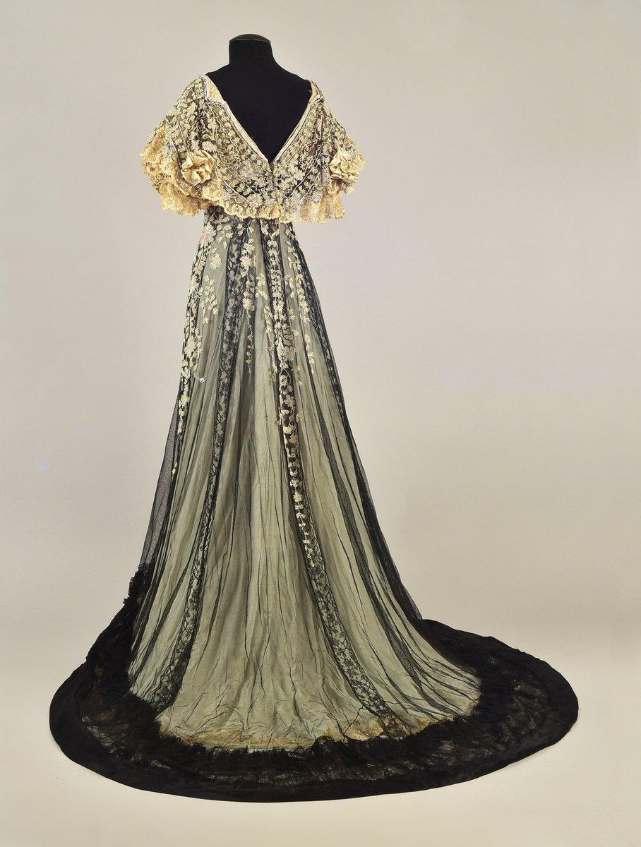 wikivictorian's tweet photo. Evening dress of Consuelo Vanderbilt attributed to Callot Soeurs, 1907. Whitaker Auctions. https://t.co/EQskSvy7uK