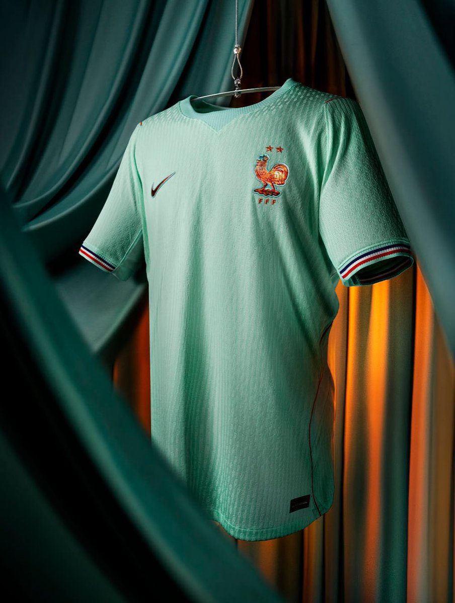 uppersnkrs's tweet photo. Restock du maillot extérieur de l’Équipe De France !! 🇫🇷

Lien affilié : https://t.co/3p7c9wdDvC https://t.co/JCtkxb4xBI