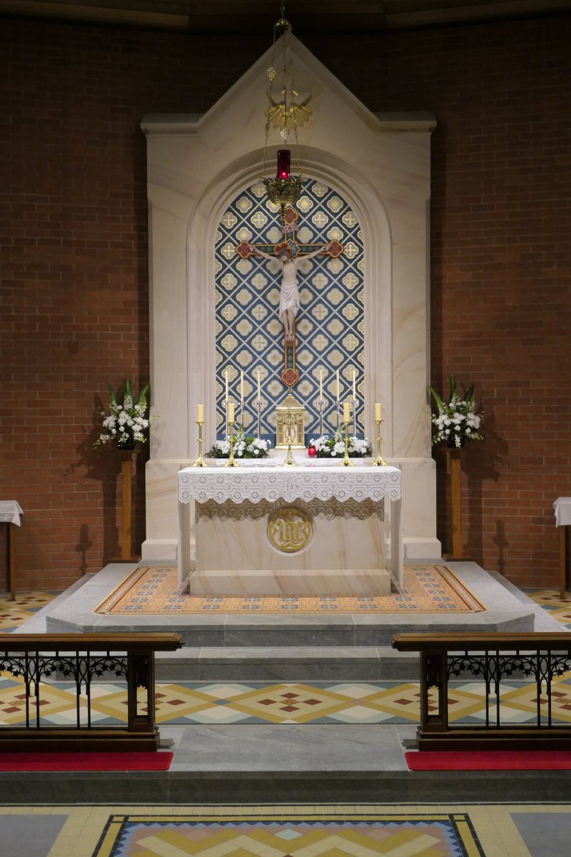 FrNDillon's tweet photo. @MaryLee99968217 At least a reredos of some sort. I have that here at Blackburn North with a free-standing Altar and central Tabernacle. https://t.co/aksmIaI3zJ