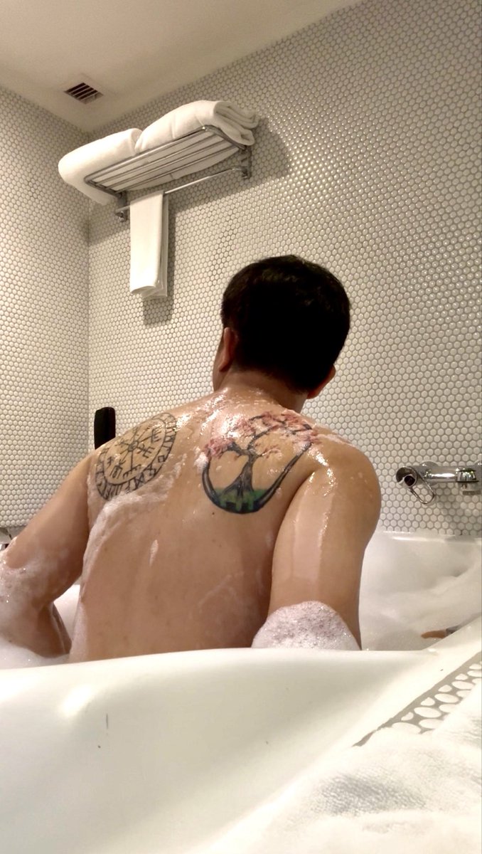 YanAuditor's tweet photo. Backaches and bath tubs 😭 https://t.co/ArwDGdfwTI