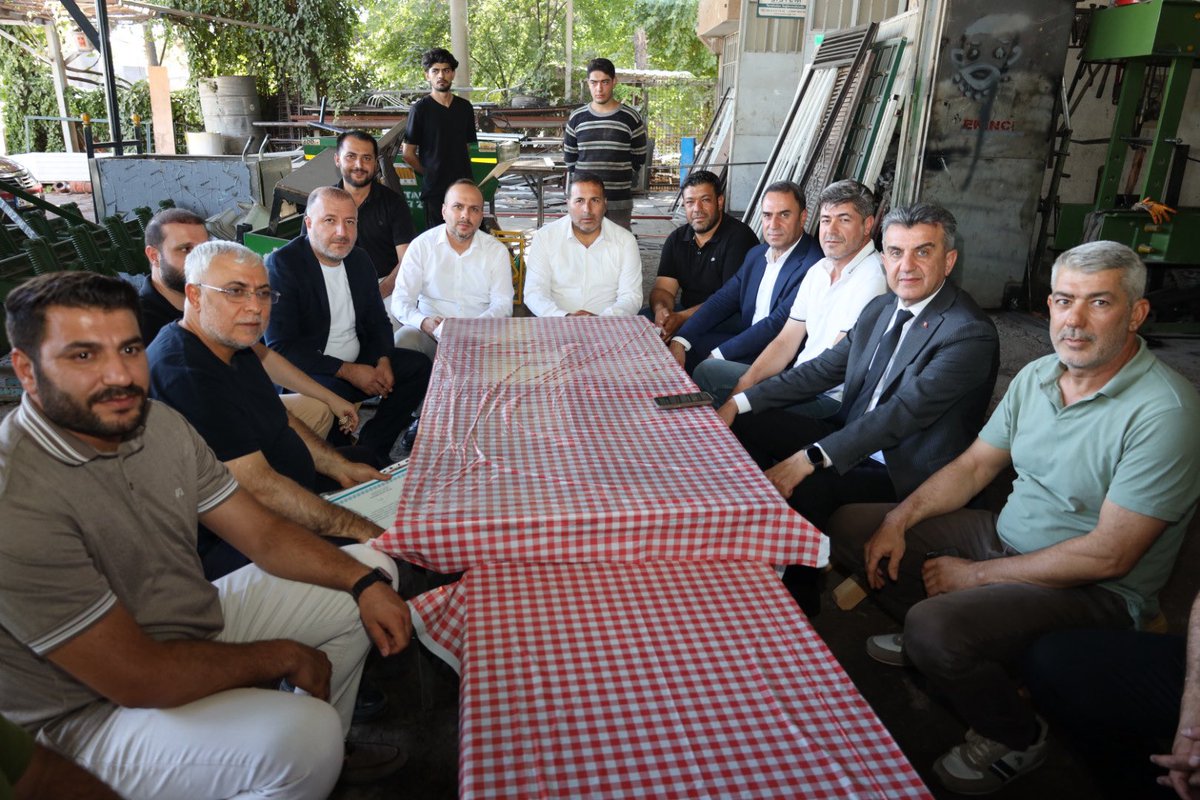 EyyubiyeAkParti's tweet photo. Ak Parti Bir Türkiye Kitabıdır.

İl Başkanımız Mehmet İlhami Günbeği, İlçe Başkanımız Süleyman Elgün, İl Yönetim Kurulu üyelerimiz, İl Gençlik Kolları Başkanvekilimiz Halil Akdemir ve Eyyübiye İlçe Teşkilatımız ile birlikte kıymetli üyemiz Ömer Ekinci Ağabeyimizi ziyaret ettik.

Cumhurbaşkanımız ve Genel Başkanımız Sayın Recep Tayyip Erdoğan tarafından tevdi edilen teşekkür belgesini takdim ederek selamlarını ilettik.

Davamıza gönülden bağlılık gösteren, teşkilatımıza emek veren her bir yol arkadaşımız bizim için büyük bir değerdir. Aynı inanç ve kararlılıkla Türkiye Yüzyılı hedeflerine yürümeyi sürdürüyoruz.

#MilletimizleYolumuzBir
#SüleymanElgün #AkEyyübiye #Eyyübiye

@RTErdogan @Akparti @abuyukgumus @hakanaksu058 @farukaytek @mustafaelitas @acarfaruka @Ziverozdemir @milhamigunbegi @bybekirbozdag @AEminOnenOfis @ProfDrDusak @CYAZMAC @malicevheri @ibrahimeyyupogl @HikmetBasak_63 @av_mfaruk @ElgunSuleyman @SalihAldeniz5 @Serkankrmz63 @SbrKnk @ihalilesiyok