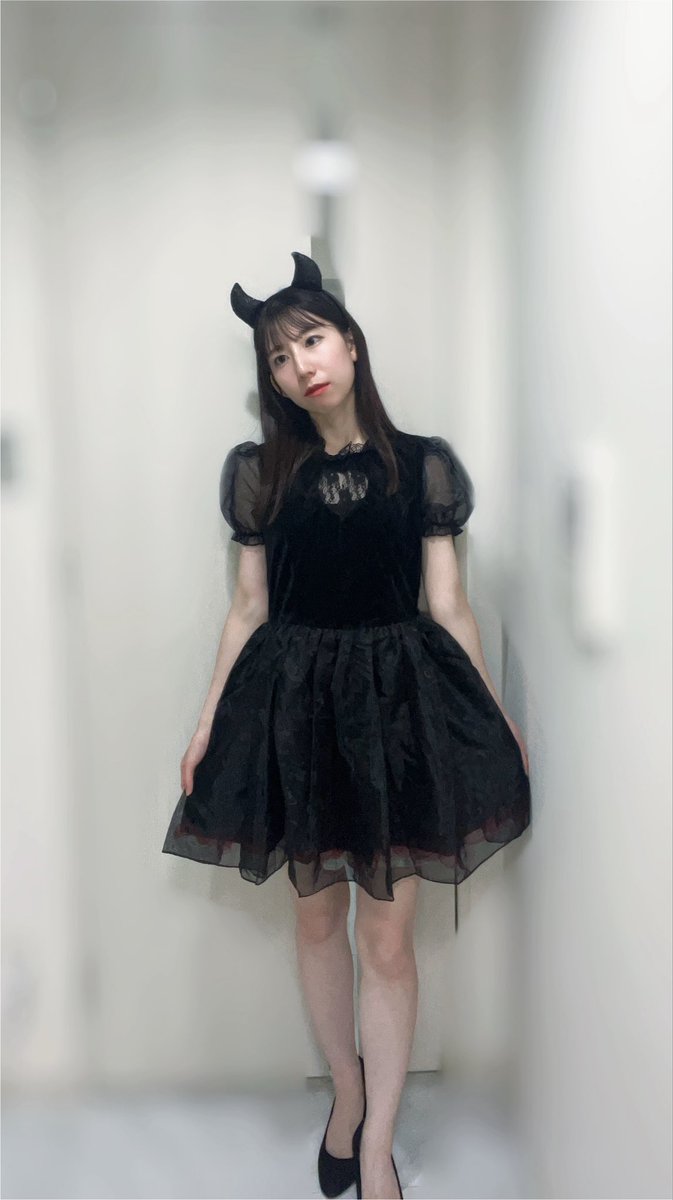 mayuno_usagi's tweet photo. ガチイベでコスプレした
天使🪽と小悪魔😈
どっちが好き？🤍🖤 https://t.co/YGVdEWWZBi