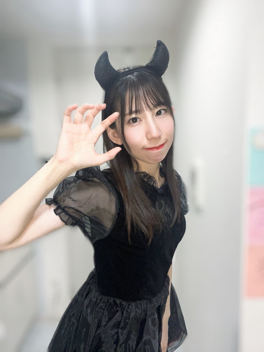 mayuno_usagi's tweet photo. ガチイベでコスプレした
天使🪽と小悪魔😈
どっちが好き？🤍🖤 https://t.co/YGVdEWWZBi