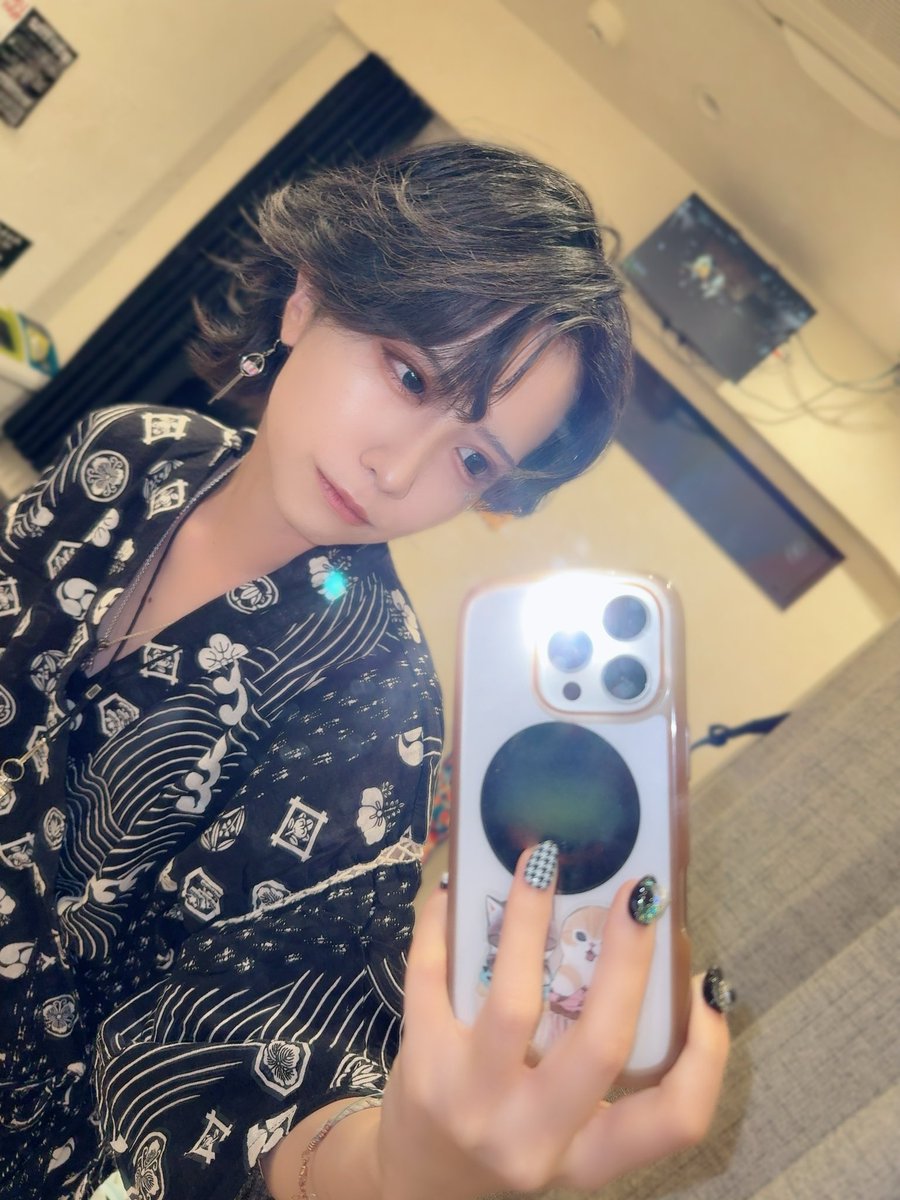 ayt_l1225's tweet photo. Vanamomotic pre.
『長くもがなと思ひけるかな』
来てくれたみなさんありがとうございました！🖤
appliquéで夏したね！🏖☀️
演者さんもスタッフさんもお客様も本当に本当に暖かく、幸せなひとときだった🧸

今日のappliquéでのハイライト
👘 甚平着た
🪈笛吹いた
⛓️キャッチコピー(激重担当)発表した https://t.co/huoeTKDqfb