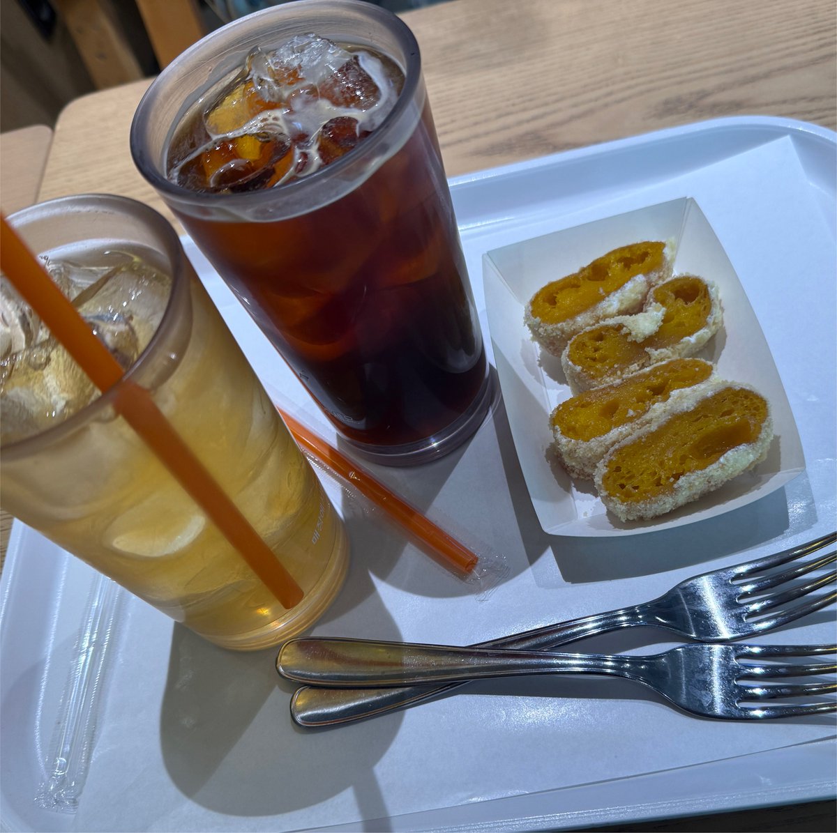 bngm920's tweet photo. 日本無事に着いた🏠
今回食べたものたちー！！！
ホテルの近くのダンキンで店長とマネージャーみたいな若見え自称親日家アジョシ2人と1時間以上おしゃべりしたの楽しかった☀️ https://t.co/dgDkEn1irI
