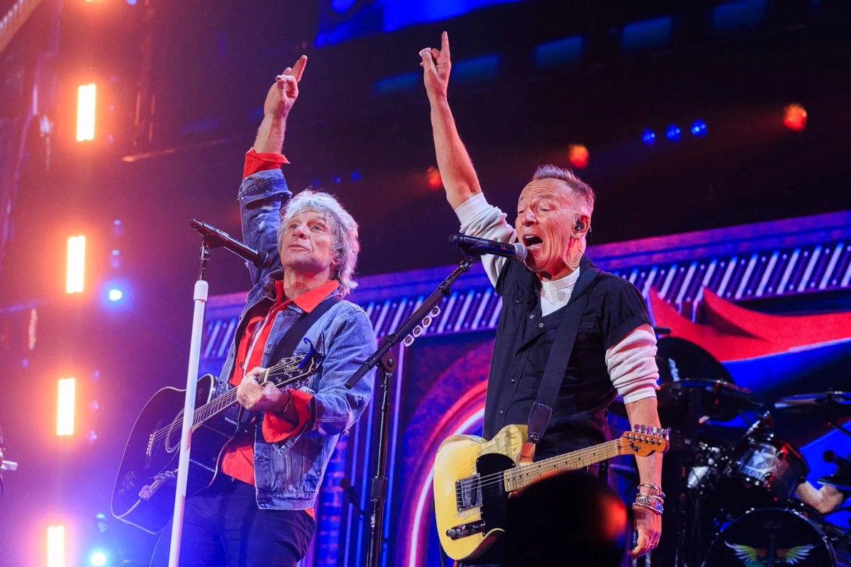 RollingStone's tweet photo. See Bon Jovi Bring Out Bruce Springsteen at Madison Square Garden

More: https://t.co/dcmDru6KPK https://t.co/2ofWClsBqx