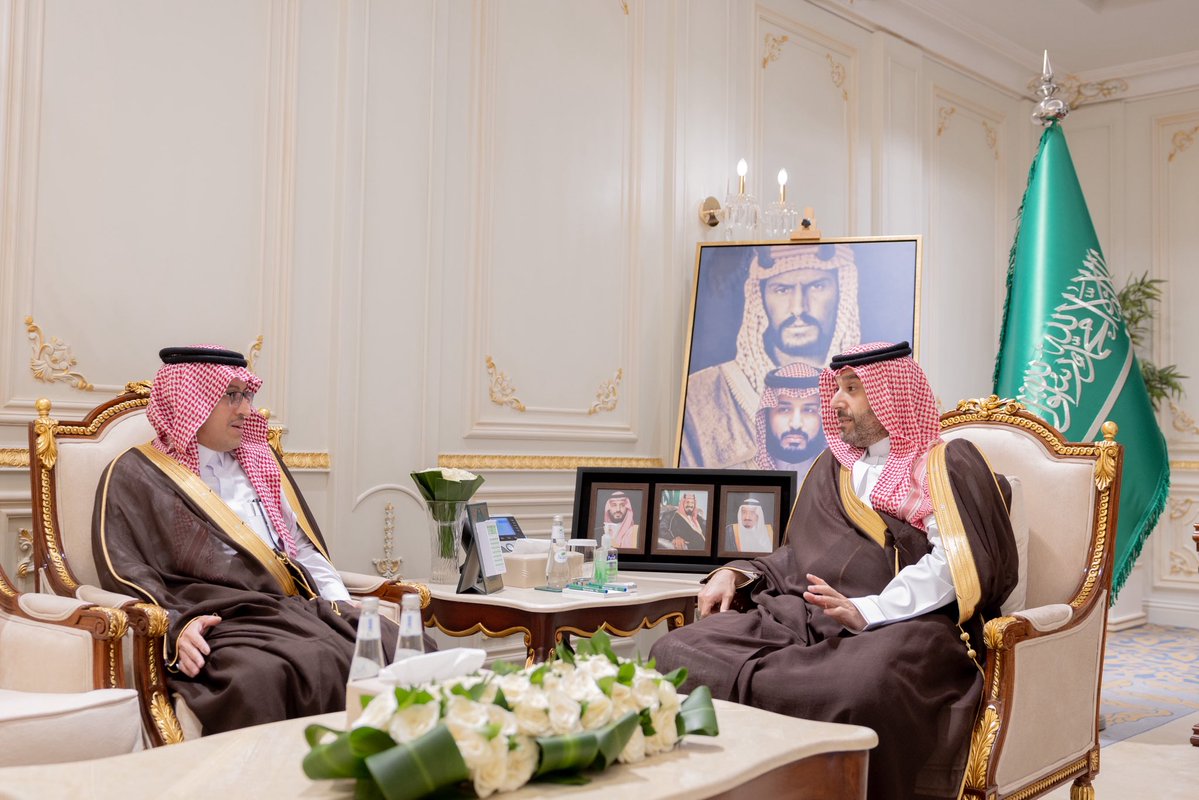 NorthborderSA's tweet photo. سمو #نائب_أمير_منطقة_الحدود_الشمالية يستقبل رئيس مجلس إدارة الغرفة التجارية بالمنطقة.
 https://t.co/TsSTLMo56b https://t.co/9OS9oST1Oq