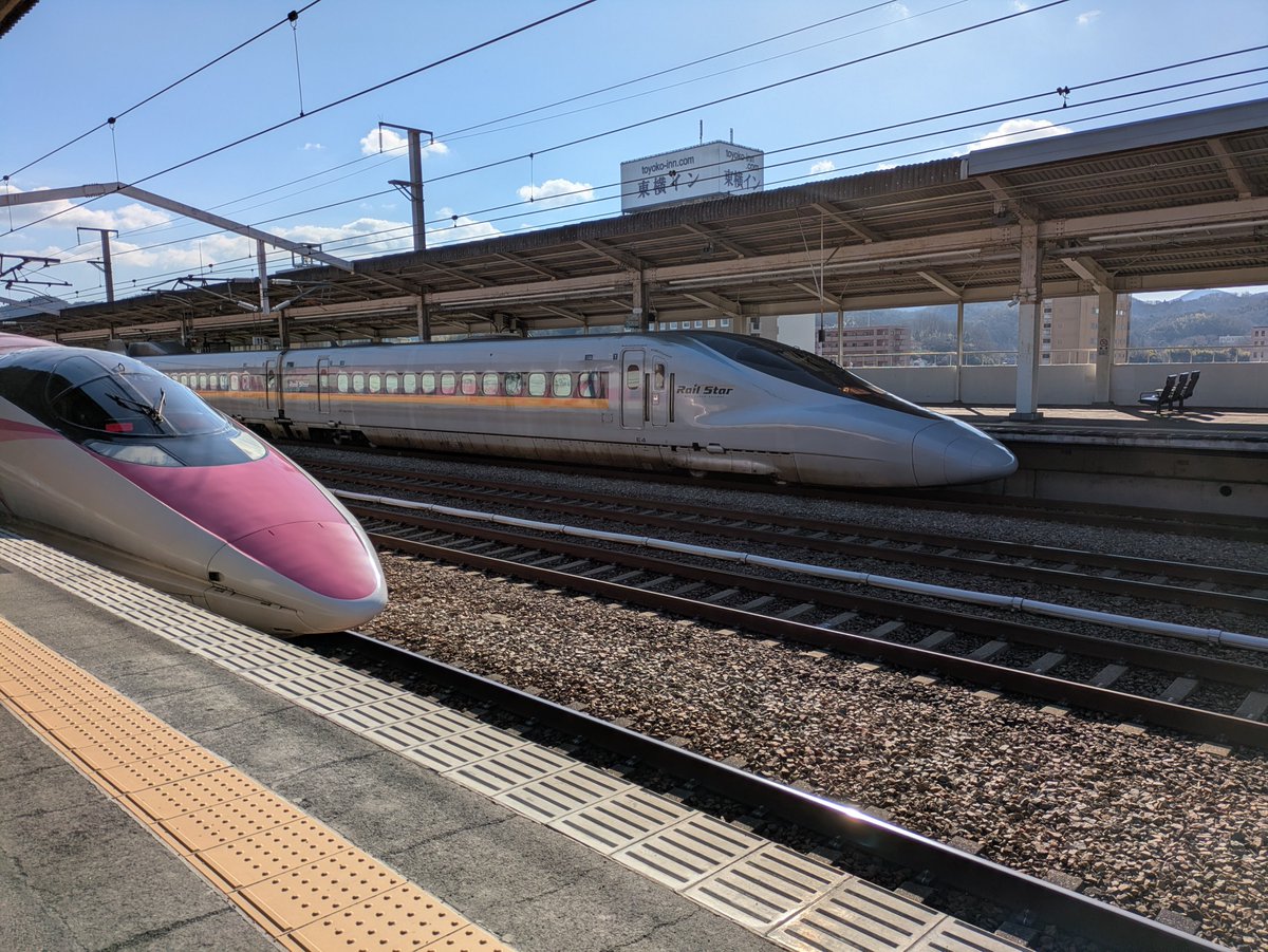 Nagayama115614's tweet photo. 500系と700系(レールスター)の並びも大好き!
小さい頃にミスドで買ってもらったおもちゃがひかりレールスターでその時から山陽新幹線が好きになった
実際に山陽新幹線使ったのは3年前が初めてだけど…笑
山陽新幹線は車両の種類が多くておもろいずら!
#山陽新幹線
#JRWest
#JR500
#JR700 https://t.co/XALdrRCXrE