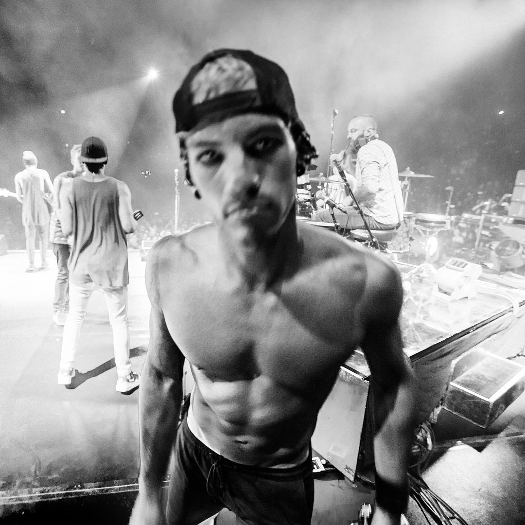 archivedpilots's tweet photo. on this day in 2016 twenty one pilots posted: https://t.co/WZirDlYEK8