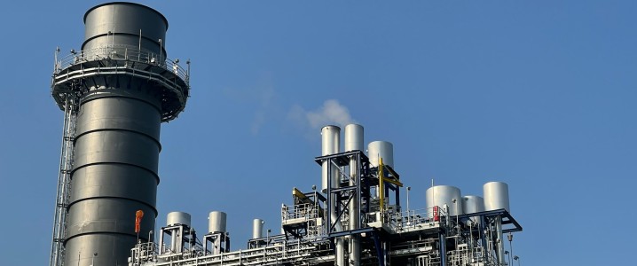 Alessandro7596's tweet photo. Russia says its fuel crisis is easing as several refineries restart operations, improving gasoline and diesel supplies.
However, shortages persist in parts of Siberia, while Ukrainian drone strikes continue targeting refineries, Black Sea export terminals, and fuel infrastructure, keeping pressure on Russia’s energy sector. #Oil #Russia #Energy