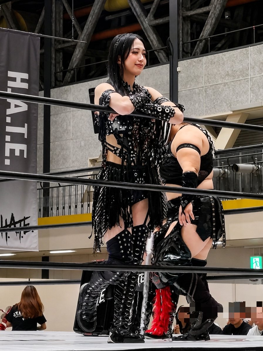 沙羅様 Get a woman who can do both.
