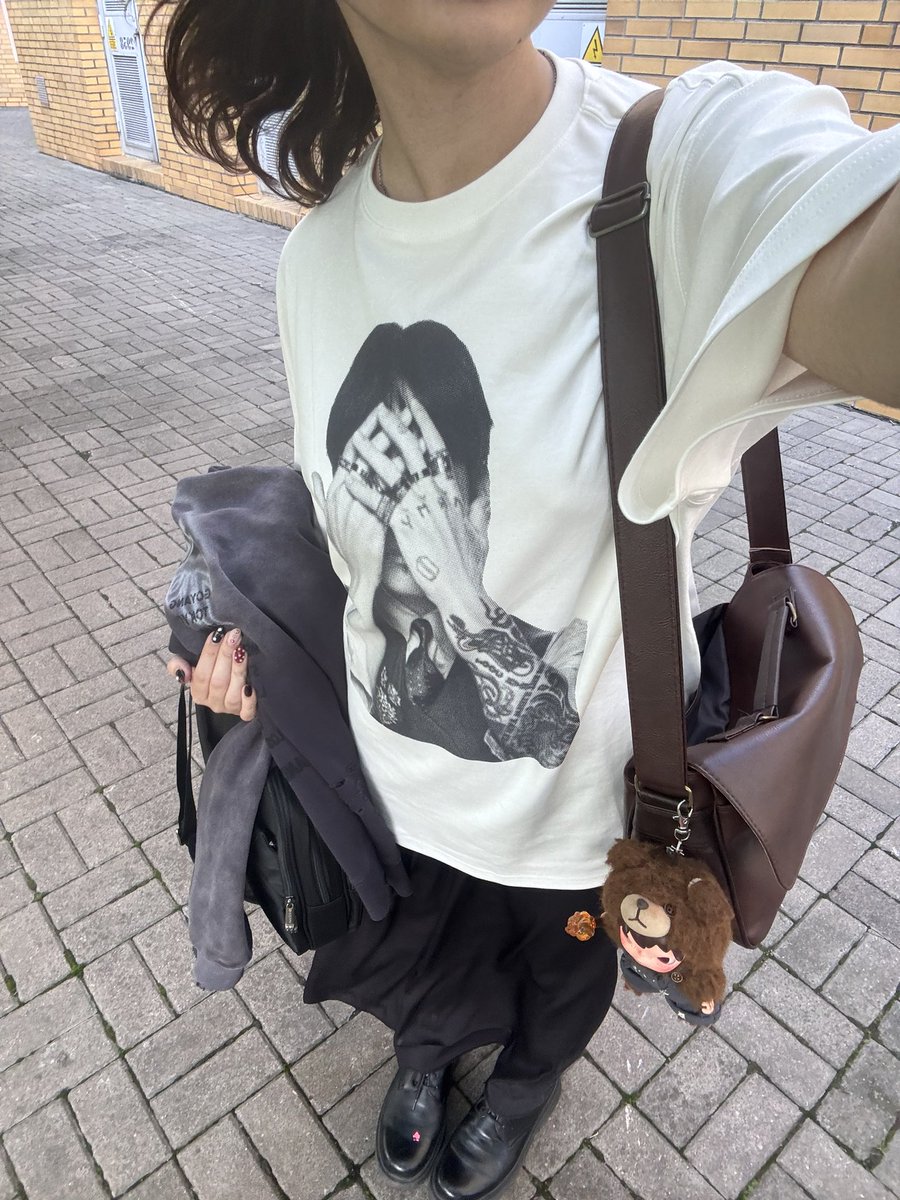 taenakwon's tweet photo. якщо комусь цікаво, мій офісний аутфіт на сьогодні 💋 https://t.co/ItA6mJneDy