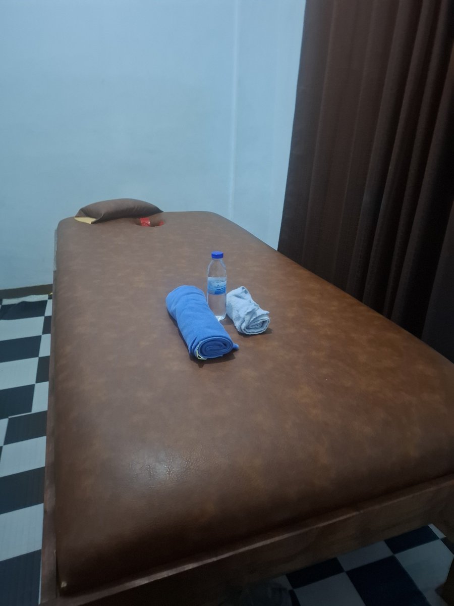 KamasutraYul's tweet photo. Bagong kamasutra bed massage ni Daddy Yul oh!sino kaya makaka basal nito. https://t.co/R1j2VE0NPA