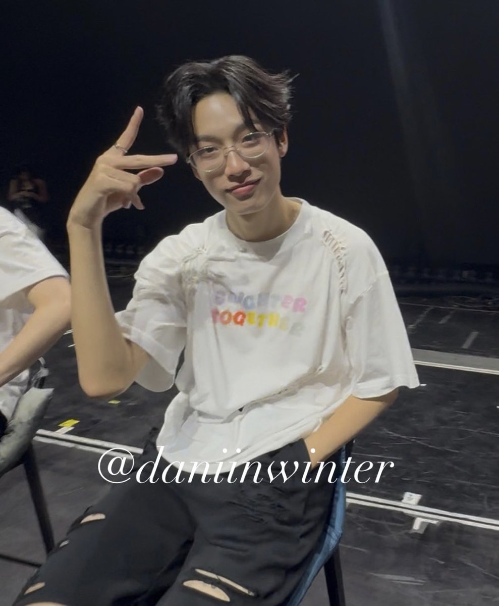 daniinwinter's tweet photo. Recap ->Nex Bus ♥️🕯️
ก่อนอื่นเลยเราชอบsoloของเน็กซ์มาก ชอบที่เน็กซ์สื่อสารความเป็นตัวเองออกมาจากเพลงให้พวกเราได้ฟัง เป็นครั้งแรกและเวลาสั้นๆที่เราได้เจอเน็กซ์ใกล้ขนาดนี้ แต่เน็กซ์respectของการมีอยู่ของbeusทุกคนจริงๆ ทำให้รู้เลยว่าเราเลือกเมนไม่ผิด
#NEXnattakit #BUS_LIGHYASONE_D2 https://t.co/HAp0c9SKUI